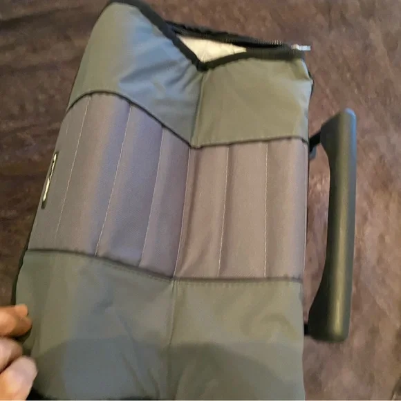 Subzero Gray Insulated Cooler Bag / Travel Tote - NEW - Picture 4 of 9